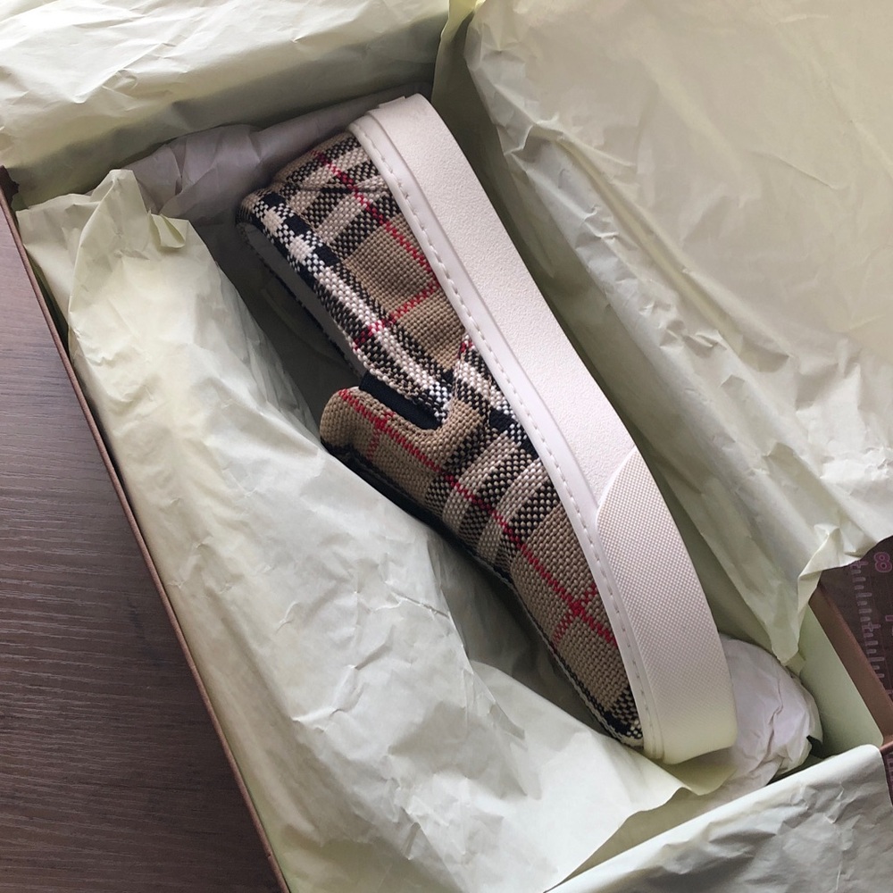 NWT Burberry Thompson Check Slip ons size 37 - Picture 12 of 14